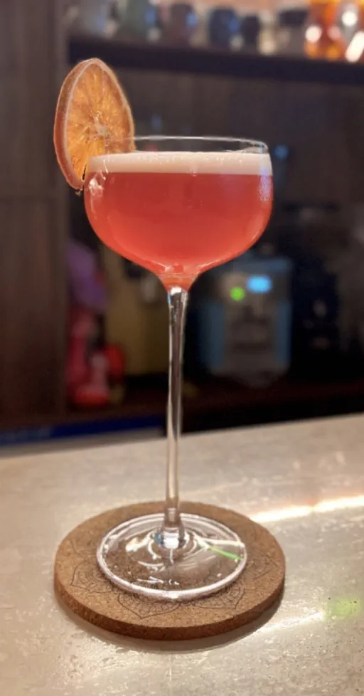 Honeysuckle Cocktail Recipe | Discerning Drinker