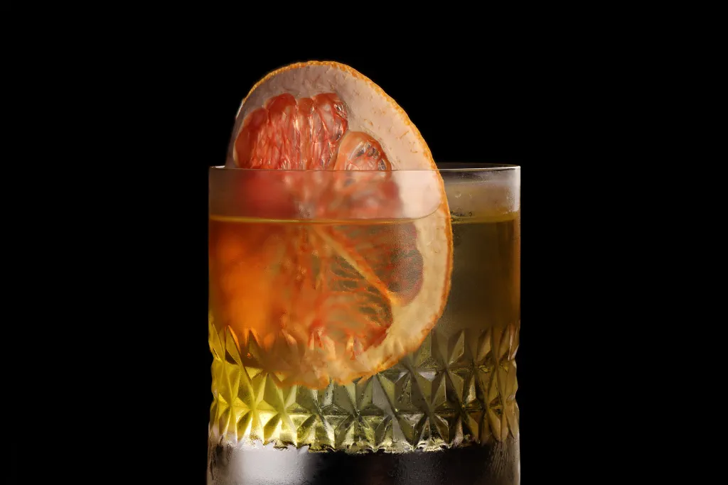 White Bee-Groni lifestyle image