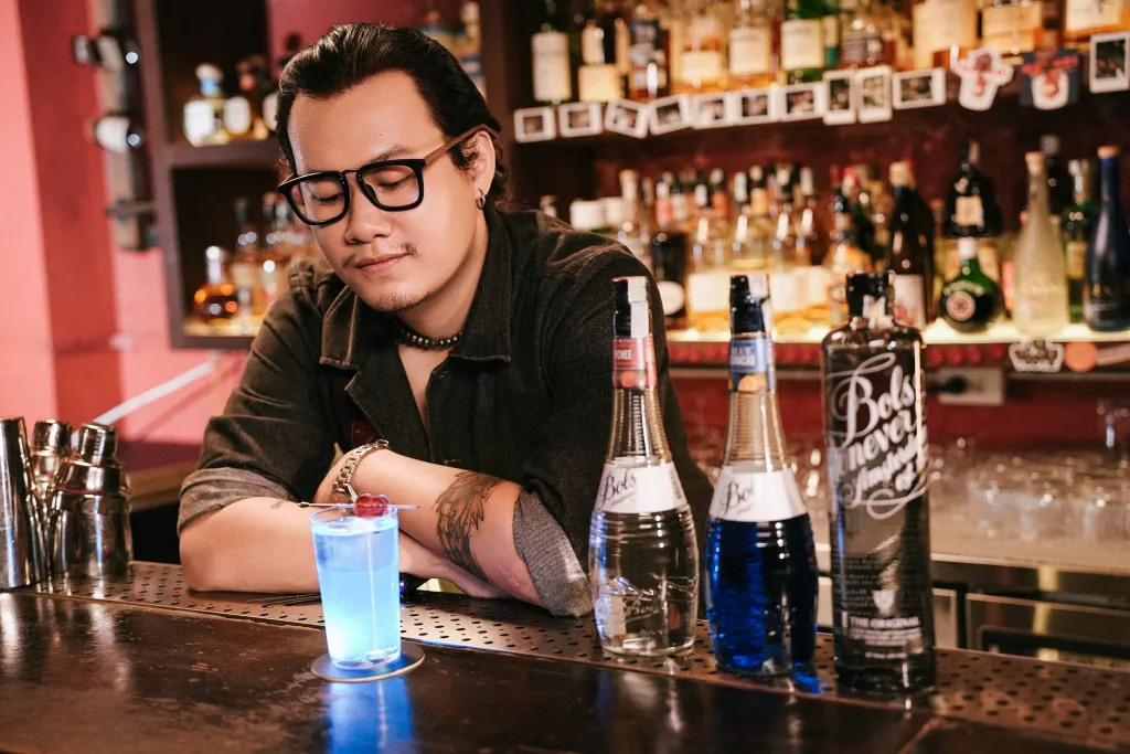 Neon Temptation:Bols Kiss