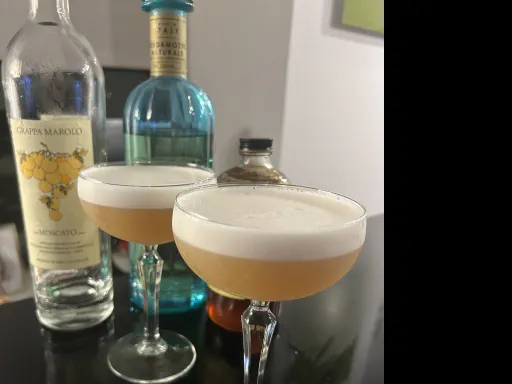 Pearl and the Bee Image