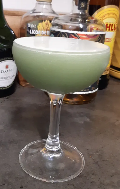 Green (B)Ananas Image