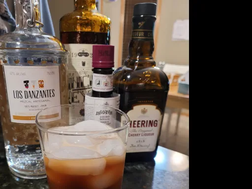 Senora Cereza Toma Un Humo (Mrs. Cherry has a smoke) Image