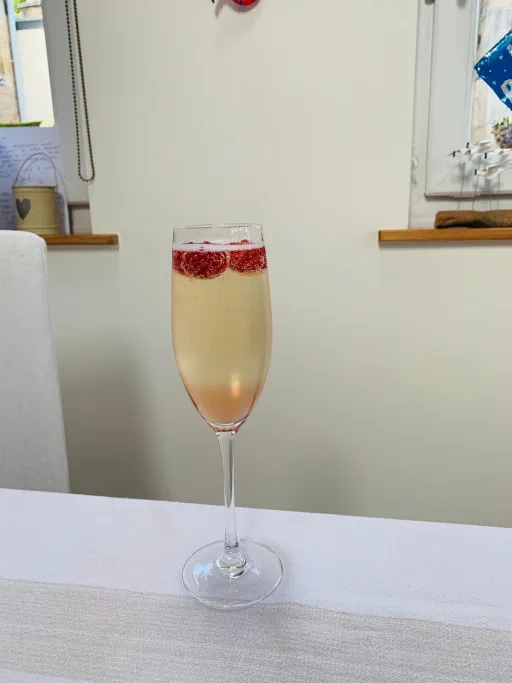 La Rosa Amarilla Image