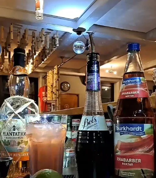 Ruibarbo Viejo Image